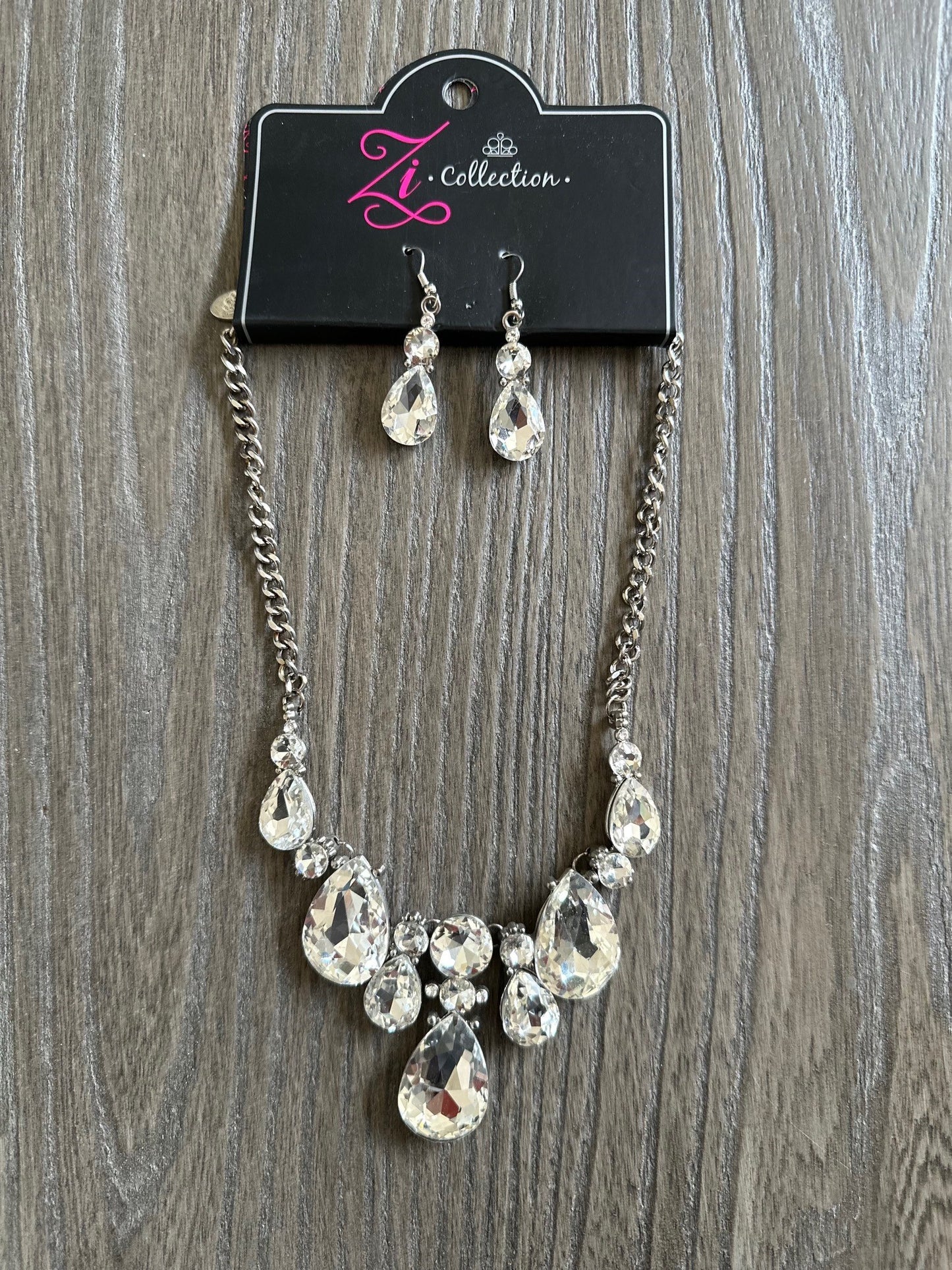 ZI Necklace - Reign 2019